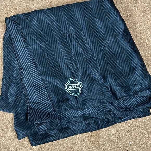 Men’s NHL silk scarf black with Chevron print square - Picture 1 of 8